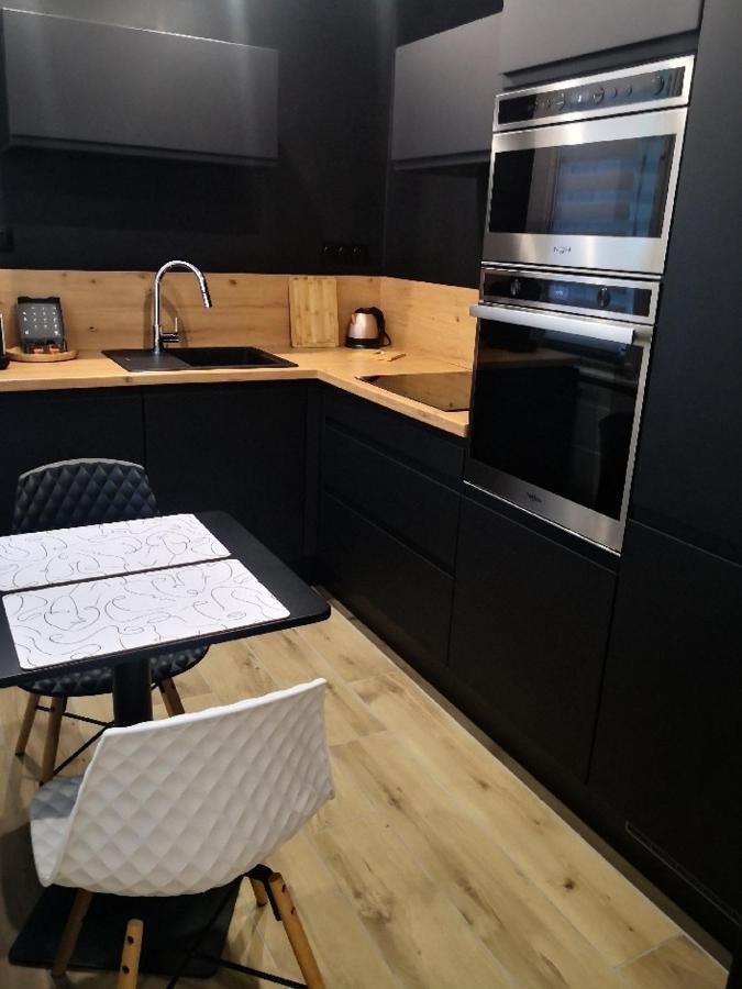 Studio Moderne, Place Parking Prive, Emplacement Ideal A 100 M Du Lac. Annecy Bagian luar foto